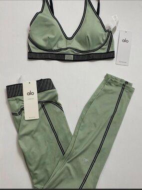 ALO Yoga Sage Green & Black Sports Bra and Leggings Set Size (L) (10)